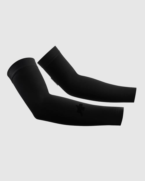 R Winter Arm Warmers P1 - MANGUITOS Y PERNERAS | ASSOS Of Switzerland - Official Online Shop